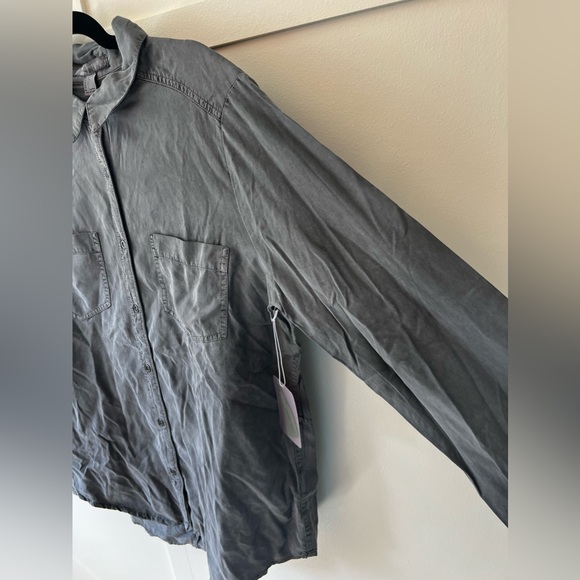 Forever 21 NWT‎ Contemporary Gray Women’s NOTHING Button Down Shirt Size Large - Picture 5 of 12